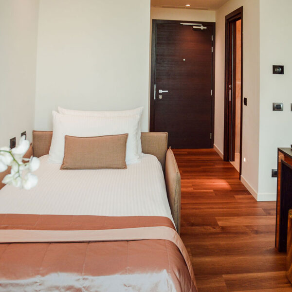 Yeganehtours.com_Cavalieri_Hotel_Milan_09