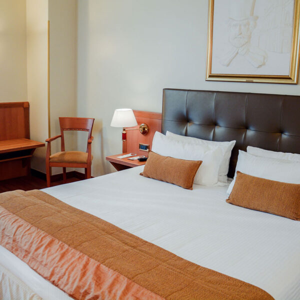 Yeganehtours.com_Cavalieri_Hotel_Milan_10