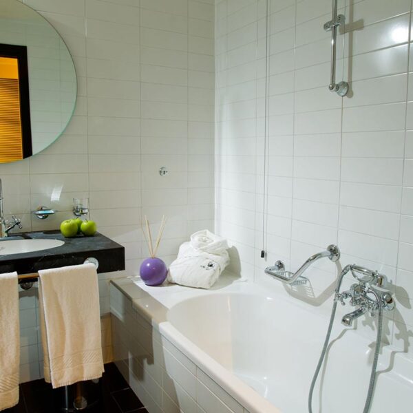 Yeganehtours.com_Cavalieri_Hotel_Milan_11