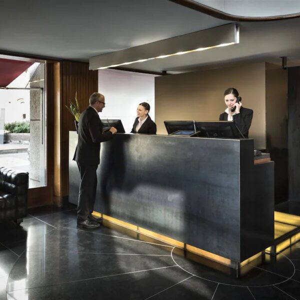 Yeganehtours.com_Cavalieri_Hotel_Milan_14