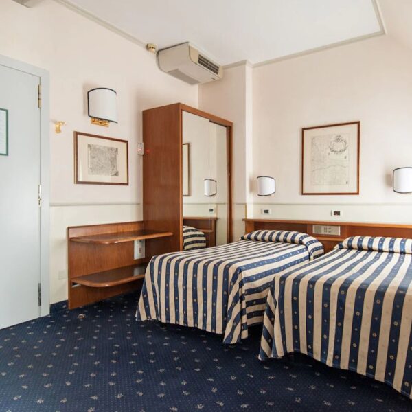 Yeganehtours.com_Flora_Hotel_Milan_11 هتل فلورا میلان - اتاق ها - عکس شماره 3