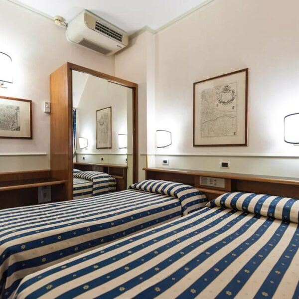 Yeganehtours.com_Flora_Hotel_Milan_13 هتل فلورا میلان - اتاق ها - عکس شماره 1