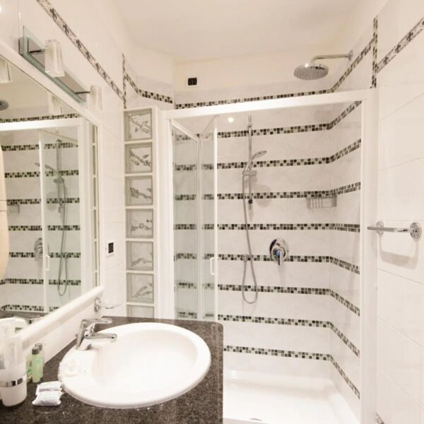 Yeganehtours.com_Flora_Hotel_Milan_15 هتل فلورا میلان - سرویس - عکس شماره 2