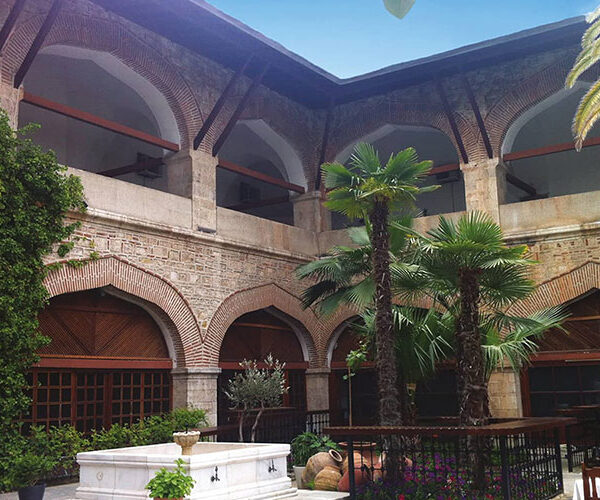 Yeganehtours.com_Oküz_Mehmed_Pasha_Caravanserai_01 نمای داخلی مسافرخانه اوکوز مهمت پاشا