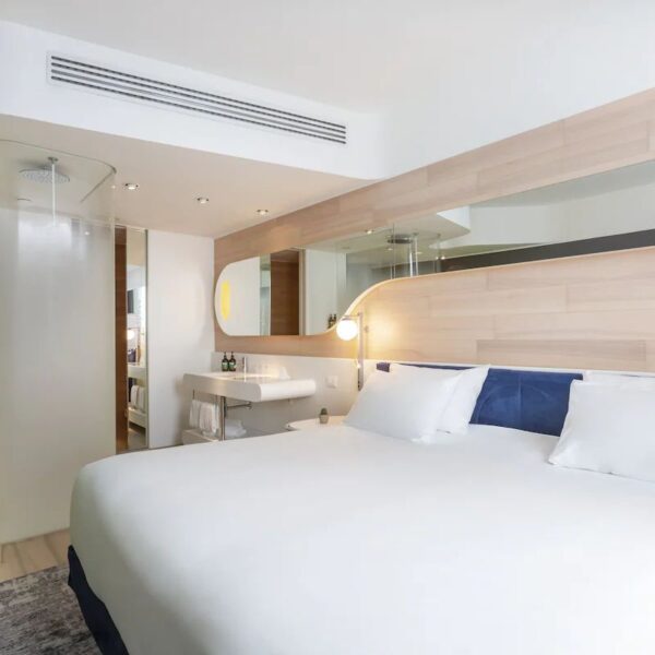 Yeganehtours.com_Voco_Hotel_Milan_02