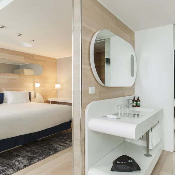 Yeganehtours.com_Voco_Hotel_Milan_04