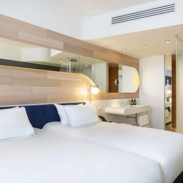 Yeganehtours.com_Voco_Hotel_Milan_07