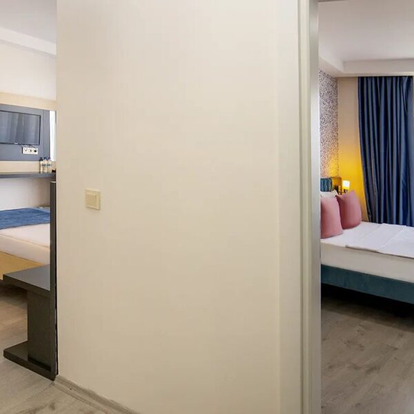 Yeganehtours.com_Royal_Towers_Lara_Antalya_05