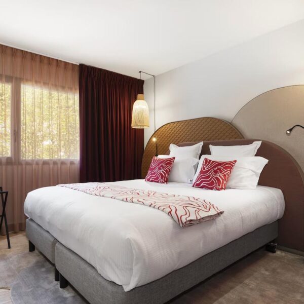Yeganehtours.com_Black_Bass_Hotel_Annecy_01