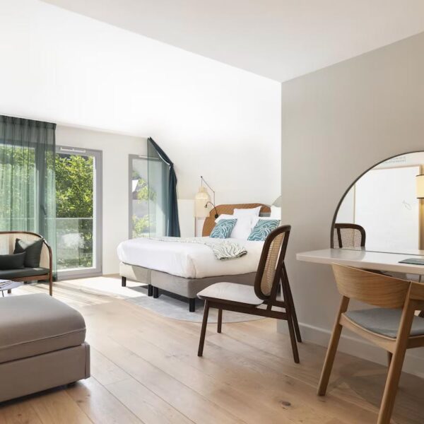 Yeganehtours.com_Black_Bass_Hotel_Annecy_03