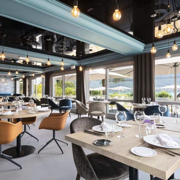 Yeganehtours.com_Black_Bass_Hotel_Annecy_04