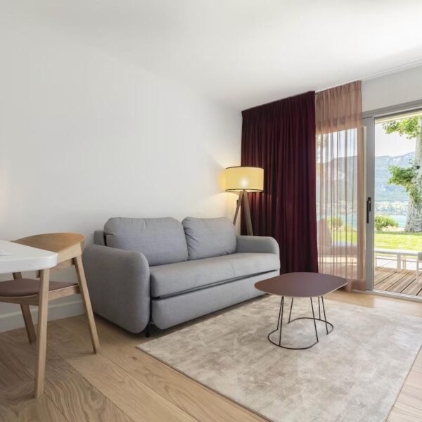 Yeganehtours.com_Black_Bass_Hotel_Annecy_09