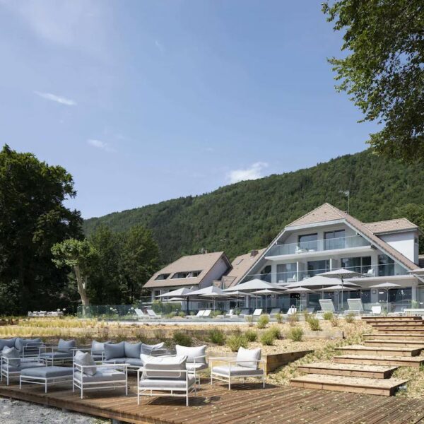 Yeganehtours.com_Black_Bass_Hotel_Annecy_11