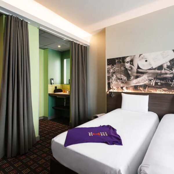 Yeganehtours.com_Greet_Hotel_Lyon_Confluence_16