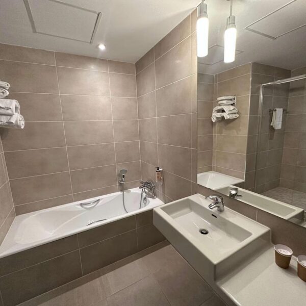 Yeganehtours.com_Mercure_Bordeaux_Chateau_Chartrons_07