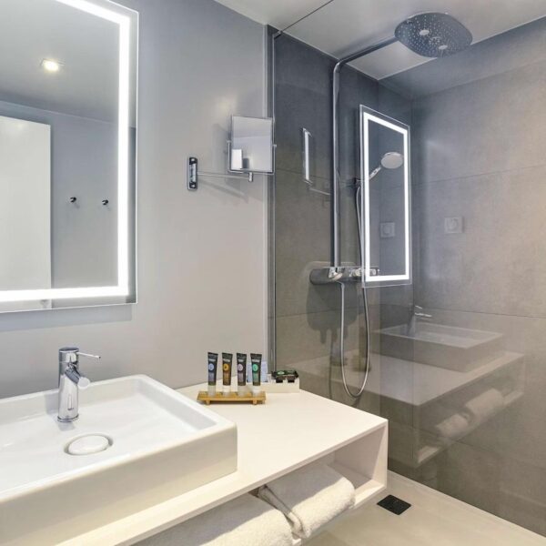 Yeganehtours.com_Novotel_Montpellier_Hotel_06