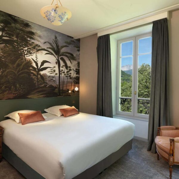 Yeganehtours.com_Palace_de_Menthon_02