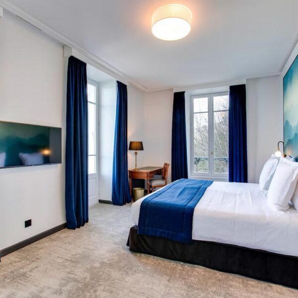 Yeganehtours.com_Palace_de_Menthon_05