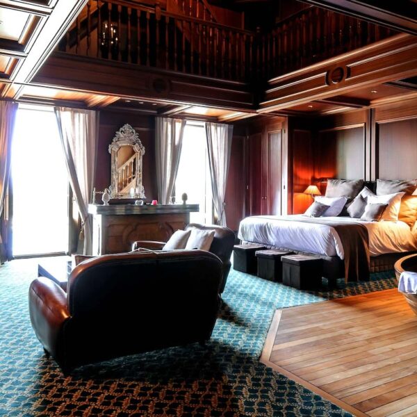 Yeganehtours.com_Palace_de_Menthon_07