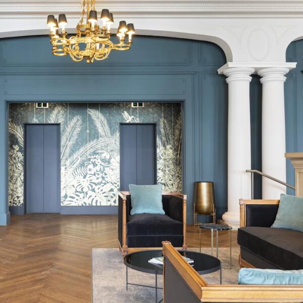 Yeganehtours.com_Palace_de_Menthon_08