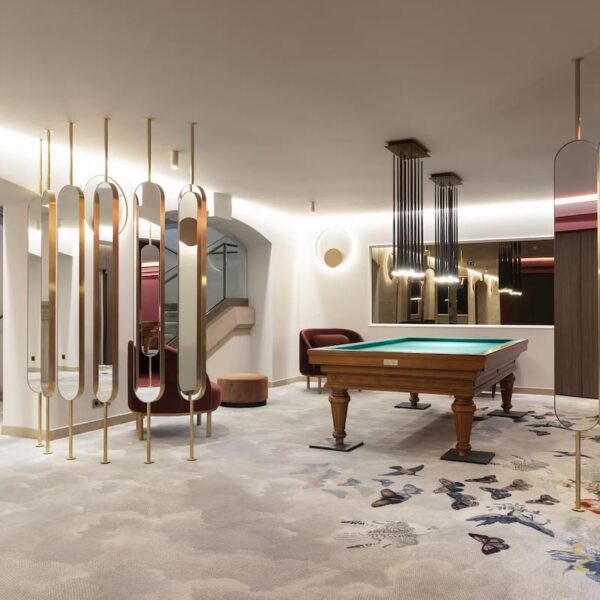 Yeganehtours.com_Palace_de_Menthon_10