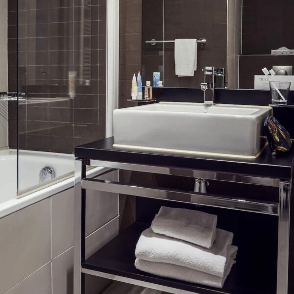 Yeganehtours.com_Aparthotel_Adagio_Marseille_Timone_01