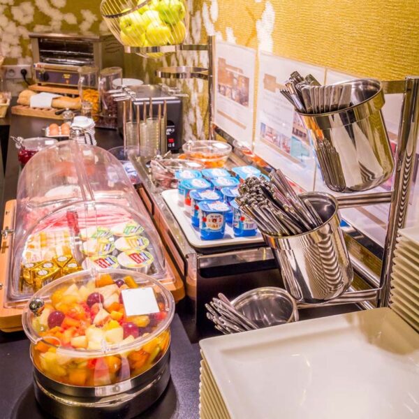 Yeganehtours.com_Aparthotel_Adagio_Marseille_Timone_02