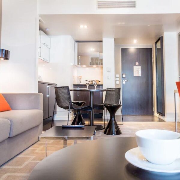 Yeganehtours.com_Aparthotel_Adagio_Marseille_Timone_05