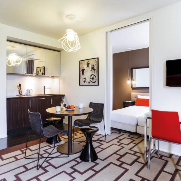 Yeganehtours.com_Aparthotel_Adagio_Marseille_Timone_07