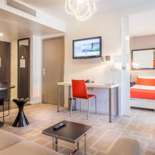 Yeganehtours.com_Aparthotel_Adagio_Marseille_Timone_12