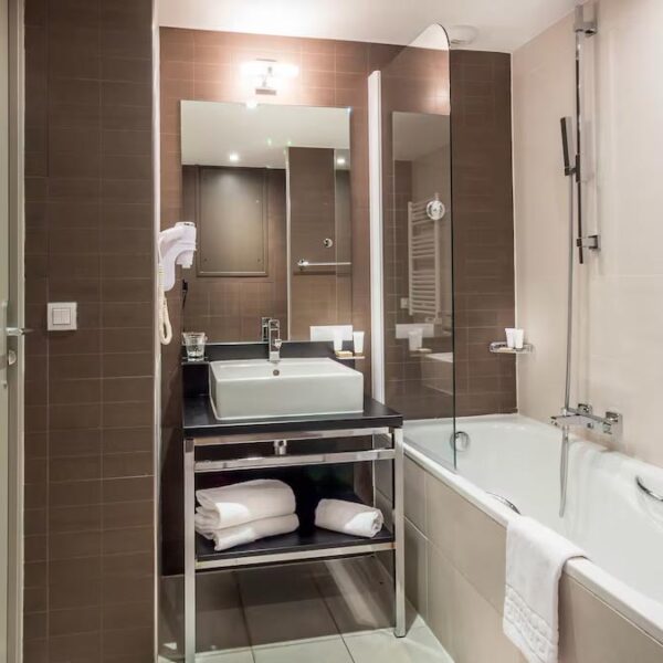 Yeganehtours.com_Aparthotel_Adagio_Marseille_Timone_13
