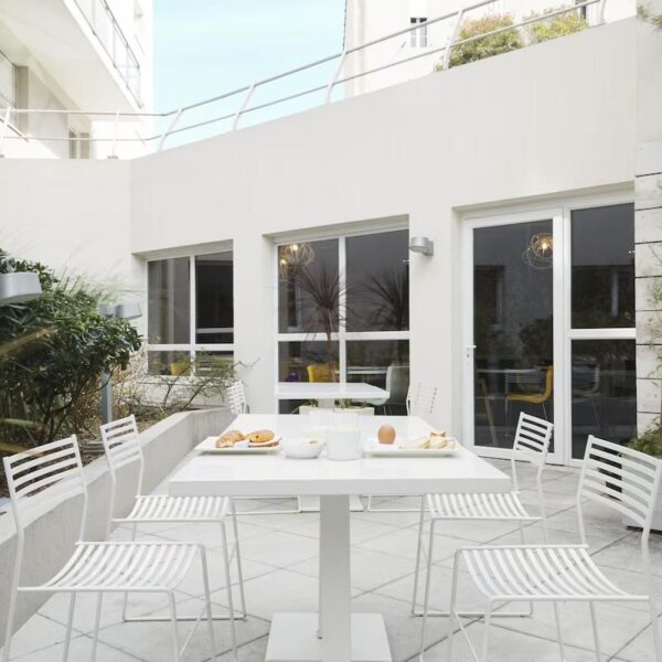 Yeganehtours.com_Aparthotel_Adagio_Marseille_Timone_15