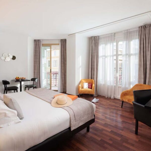 Yeganehtours.com_Best_Western_Plus_Hôtel_Massena_Nice_04