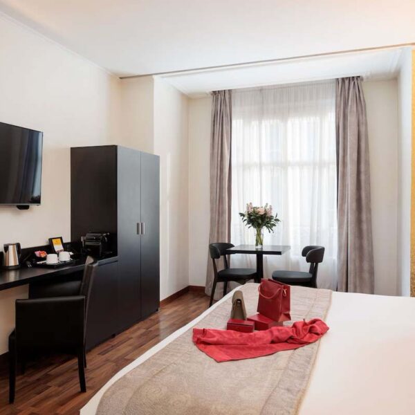 Yeganehtours.com_Best_Western_Plus_Hôtel_Massena_Nice_05
