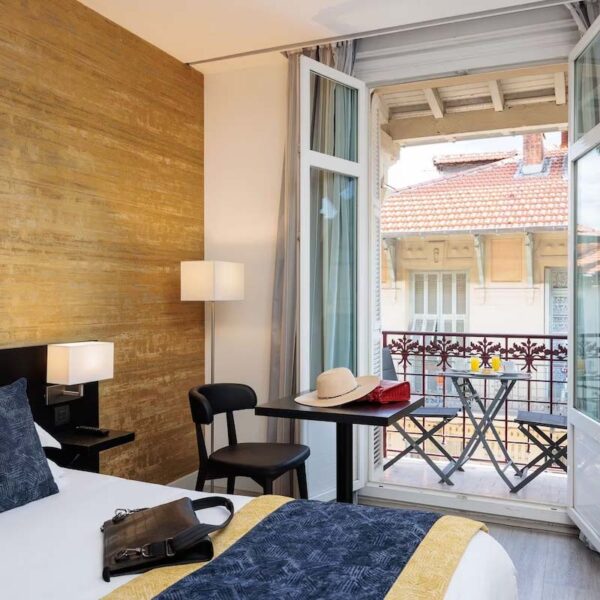 Yeganehtours.com_Best_Western_Plus_Hôtel_Massena_Nice_09