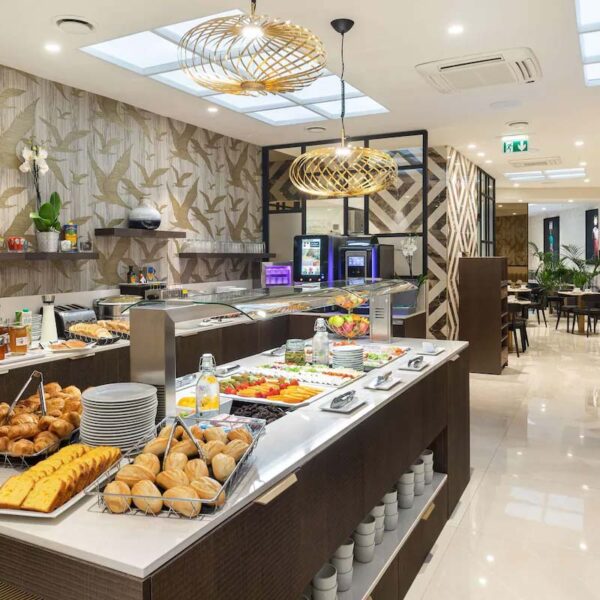 Yeganehtours.com_Best_Western_Plus_Hôtel_Massena_Nice_10