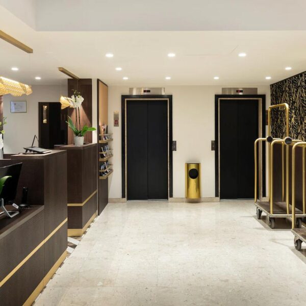 Yeganehtours.com_Best_Western_Plus_Hôtel_Massena_Nice_11