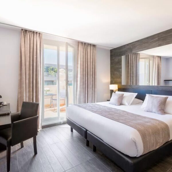 Yeganehtours.com_Best_Western_Plus_Hôtel_Massena_Nice_21