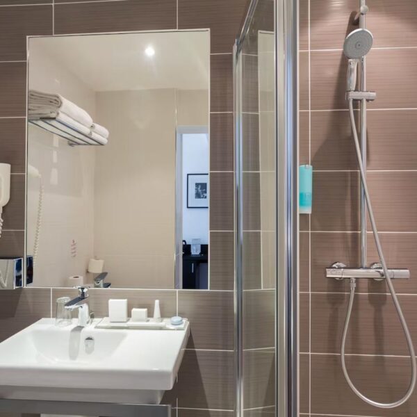 Yeganehtours.com_Best_Western_Plus_Hôtel_Massena_Nice_22