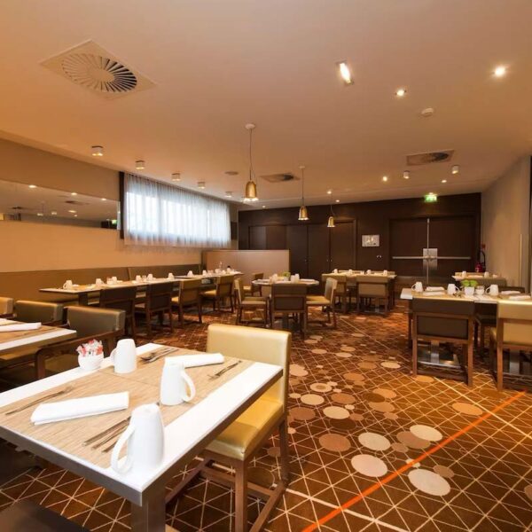Yeganehtours.com_Hyatt_Regency_Nice_Palais_de_la_Méditerranée_12