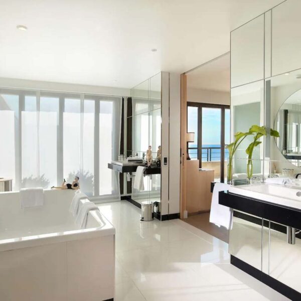 Yeganehtours.com_Hyatt_Regency_Nice_Palais_de_la_Méditerranée_13