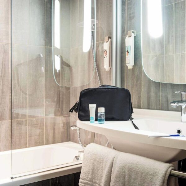 Yeganehtours.com_Ibis_Nice_Centre_Notre_Dame_14