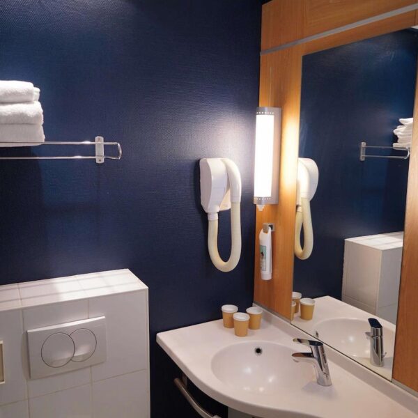Yeganehtours.com_Ibis_Nice_Centre_Notre_Dame_16