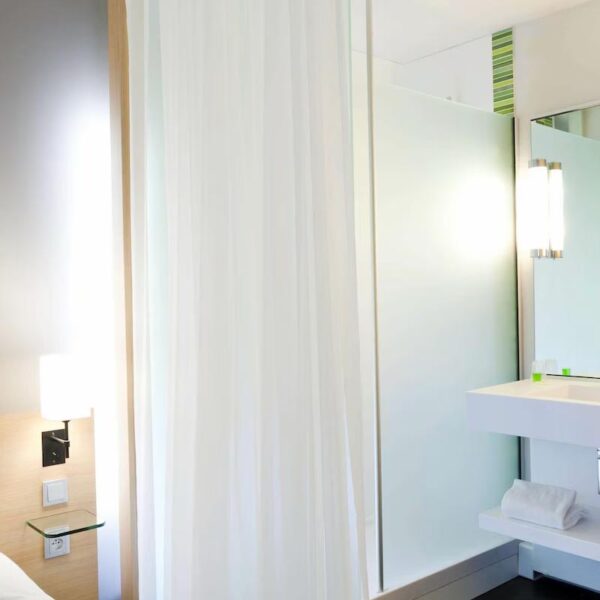 Yeganehtours.com_Ibis_Styles_Nantes_Hotel_11