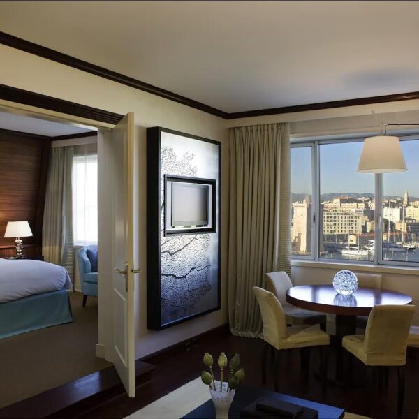 Yeganehtours.com_Sofitel_Marseille_Vieux_Port_02