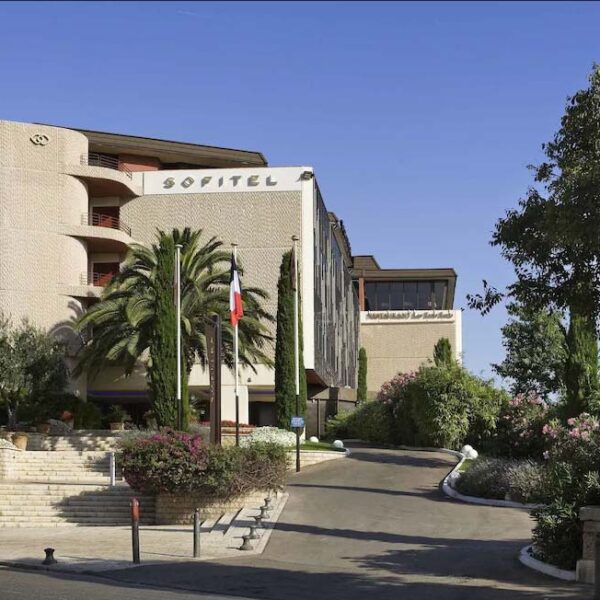 Yeganehtours.com_Sofitel_Marseille_Vieux_Port_09