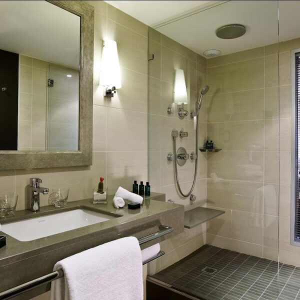 Yeganehtours.com_Sofitel_Marseille_Vieux_Port_13