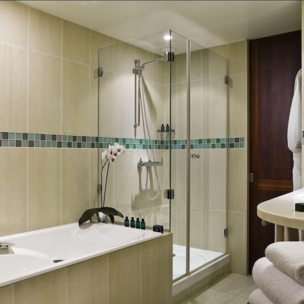 Yeganehtours.com_Sofitel_Marseille_Vieux_Port_14