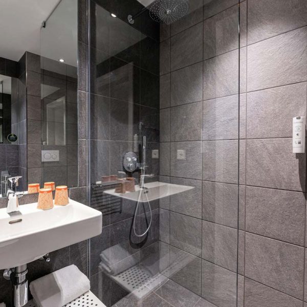 Yeganehtours.com-B&B-HOTEL-Geneva-Airport-04