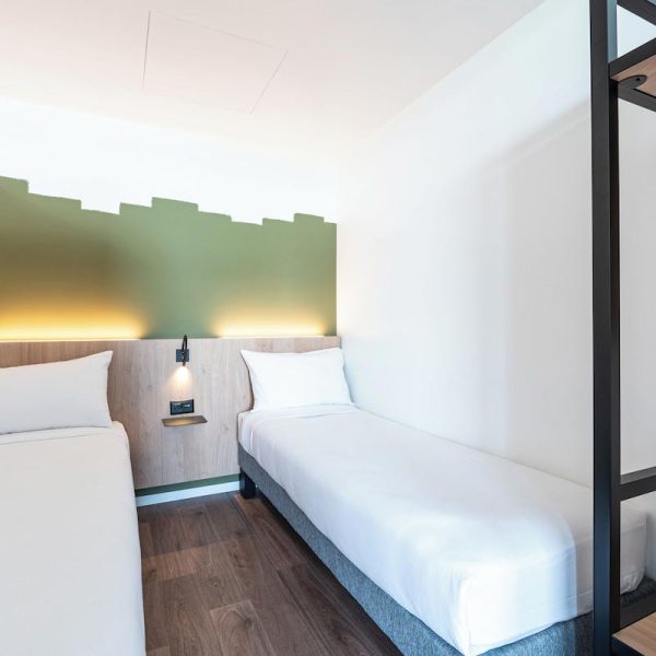 Yeganehtours.com-B&B-HOTEL-Geneva-Airport-10